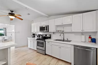 2946 SW 26th St, Miami, FL 33133 - Photo 24