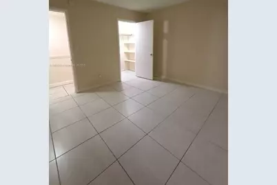 430 Commodore Dr #104, Plantation, FL 33325 - Photo 1