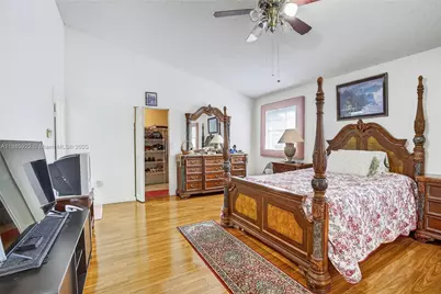 1001 SW 100th Ter, Pembroke Pines, FL 33025 - Photo 18
