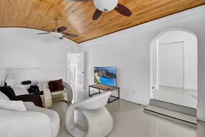 1680 NW 22nd Ct, Miami, FL 33125 - Photo 30