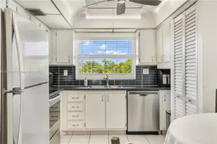 9841 Sunrise Lakes Blvd, Sunrise, FL 33322 - Photo 20