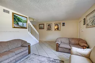 27 Madrid Ln, Davie, FL 33324 - Photo 8