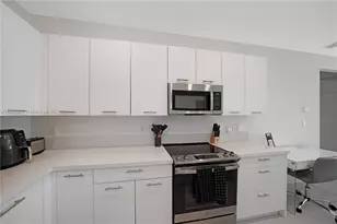 8167 NW 41st St, Doral, FL 33166 - Photo 32