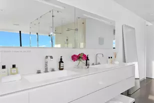 1580 S Treasure Dr, North Bay Village, FL 33141 - Photo 20