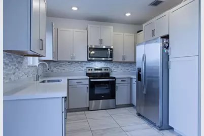 1014 SE 23rd Ave, Homestead, FL 33035 - Photo 6