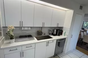 950 SW 138th Ave, Pembroke Pines, FL 33027 - Photo 8