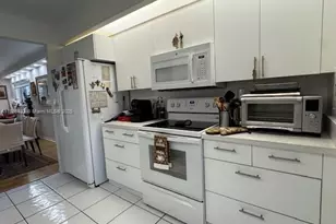 950 SW 138th Ave, Pembroke Pines, FL 33027 - Photo 10
