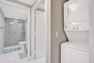 325 S Biscayne Blvd, Miami, FL 33131 - Photo 16