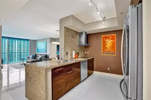 325 S Biscayne Blvd, Miami, FL 33131 - Photo 10