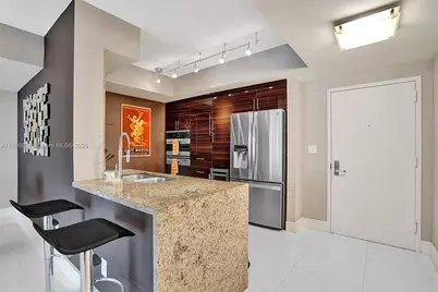 325 S Biscayne Blvd #2519, Miami, FL 33131 - Photo 8