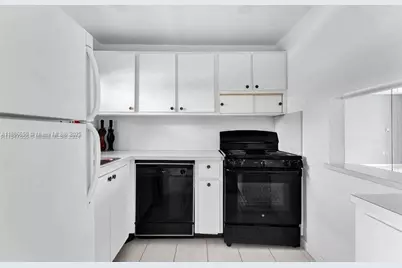 8100 Sunrise Lakes Blvd #208, Sunrise, FL 33322 - Photo 2