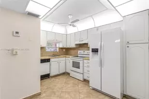 9820 S Hollybrook Lake Dr, Pembroke Pines, FL 33025 - Photo 8
