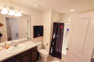 2647 E Lake Point Dr, Kissimmee, FL 34744 - Photo 10