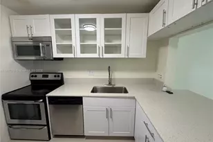 7925 Fairview Dr, Tamarac, FL 33321 - Photo 2