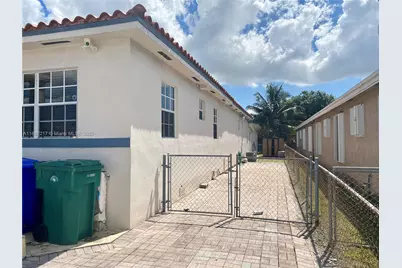 1011 NW 33rd Ave, Miami, FL 33125 - Photo 2