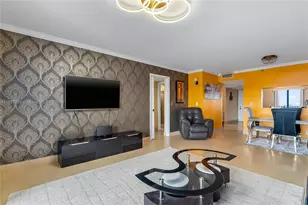 2200 S Cypress Bend Dr, Pompano Beach, FL 33069 - Photo 10