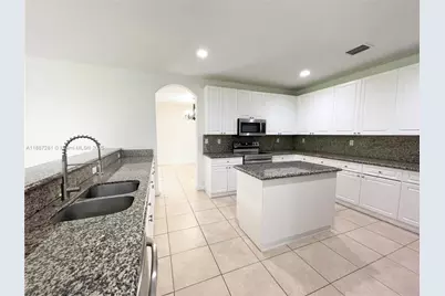 7636 SW 193rd Ln, Cutler Bay, FL 33157 - Photo 6