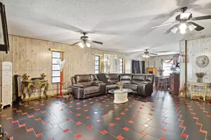 469 NW 69th St, Miami, FL 33150 - Photo 10