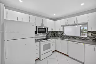 1100 Colony Point Cir, Pembroke Pines, FL 33026 - Photo 12