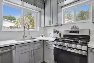 9021 SW 197th St, Cutler Bay, FL 33157 - Photo 10