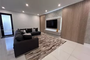 10431 NW 82nd St, Doral, FL 33178 - Photo 2