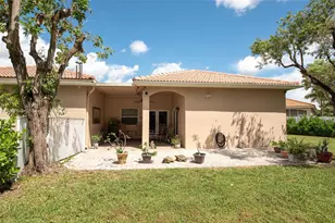 13070 NW 5th St, Pembroke Pines, FL 33028 - Photo 16