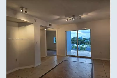 637 SW 3rd St #404, Miami, FL 33130 - Photo 4