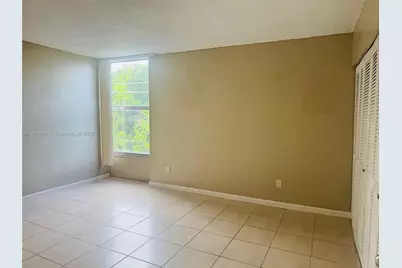 2000 NE 135th St #403, North Miami, FL 33181 - Photo 6