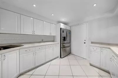 2750 NE 183rd St #1210, Aventura, FL 33160 - Photo 12