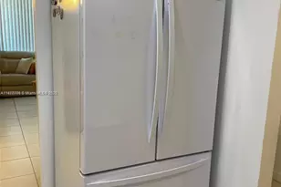 10000 NW 80th Ct, Hialeah Gardens, FL 33016 - Photo 4