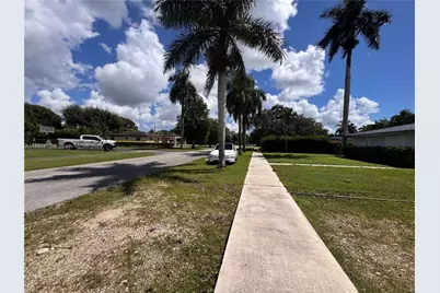444 NW 21st St, Homestead, FL 33030 - Photo 10