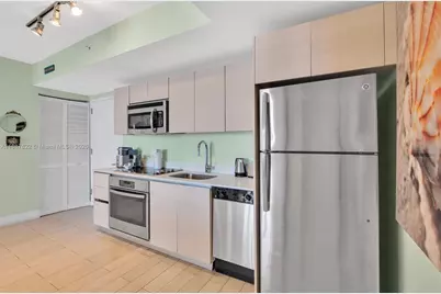 [Address not provided], Hallandale Beach, FL 33009 - Photo 12