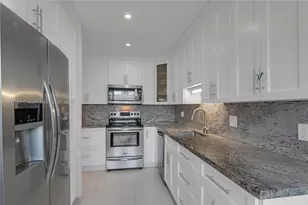 8809 Belle Aire Dr, Boca Raton, FL 33433 - Photo 10