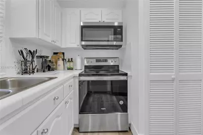 3067 Center St #17, Miami, FL 33133 - Photo 4