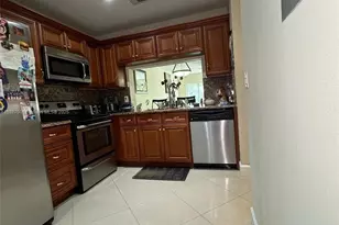 9204 NW 49th Pl, Sunrise, FL 33351 - Photo 4