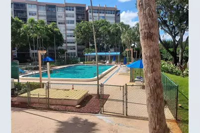 1400 Saint Charles Pl #623, Pembroke Pines, FL 33026 - Photo 16