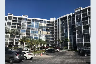 1000 Parkview Dr #627, Hallandale Beach, FL 33009 - Photo 2