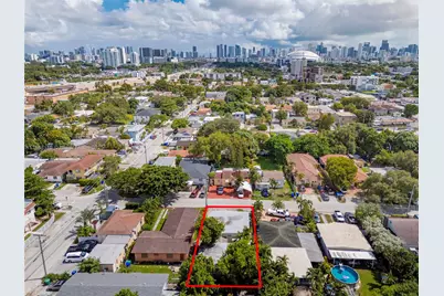 810 NW 24th Ct, Miami, FL 33125 - Photo 4