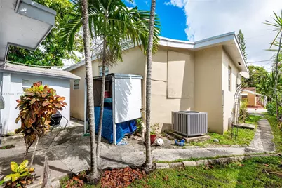810 NW 24th Ct, Miami, FL 33125 - Photo 12
