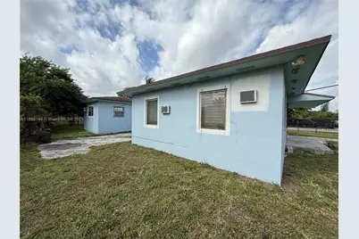 1090 NW 112th St, Miami, FL 33168 - Photo 12