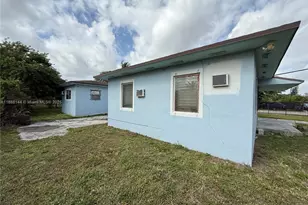 1090 NW 112th St, Miami, FL 33168 - Photo 12