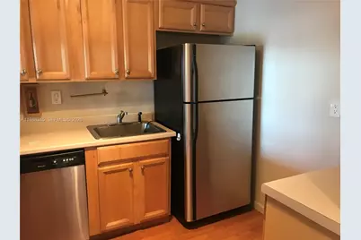 1000 Parkview Dr #627, Hallandale Beach, FL 33009 - Photo 6