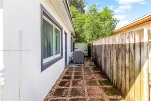 640 NE 160th St, Miami, FL 33162 - Photo 26