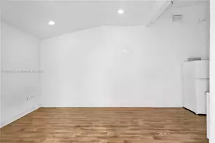 640 NE 160th St, Miami, FL 33162 - Photo 22