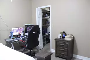 2330 Plum Ct, Pembroke Pines, FL 33026 - Photo 8