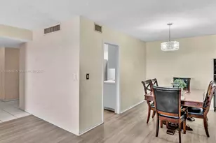 800 NE 195th St, Miami, FL 33179 - Photo 20