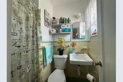 265 W 55th St, Hialeah, FL 33012 - Photo 36