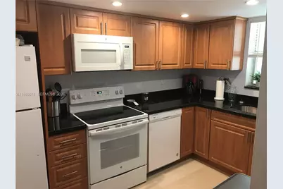 9375 Fontainebleau Blvd #L219, Miami, FL 33172 - Photo 2