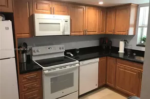 9375 Fontainebleau Blvd, Miami, FL 33172 - Photo 2