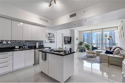 92 SW 3rd St #3012, Miami, FL 33130 - Photo 4